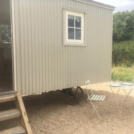 Romantic Secluded Shepherd Hut Hares Rest Southwick  Bagian luar foto