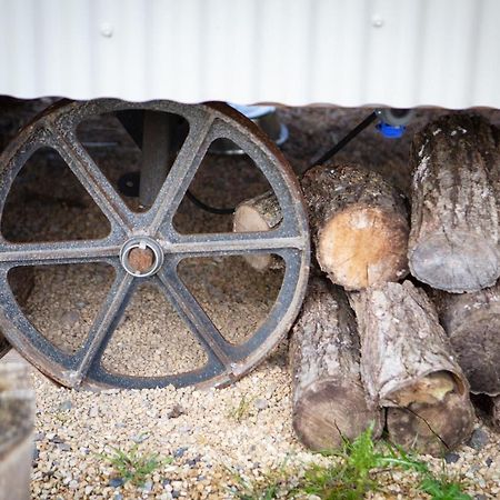 Romantic Secluded Shepherd Hut Hares Rest Southwick  Bagian luar foto