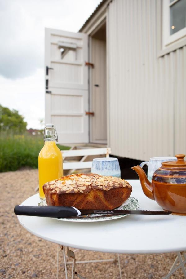 Romantic Secluded Shepherd Hut Hares Rest Southwick  Bagian luar foto