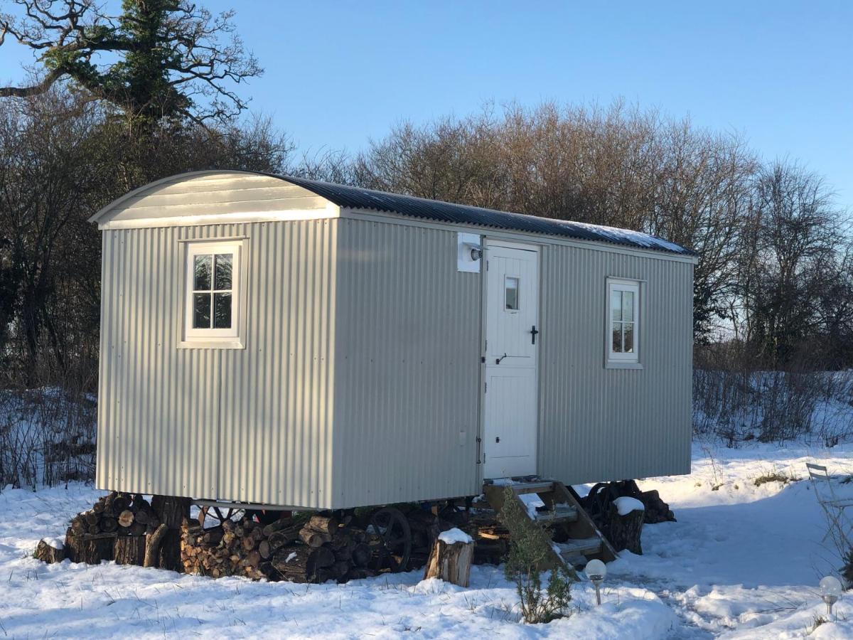 Romantic Secluded Shepherd Hut Hares Rest Southwick  Bagian luar foto