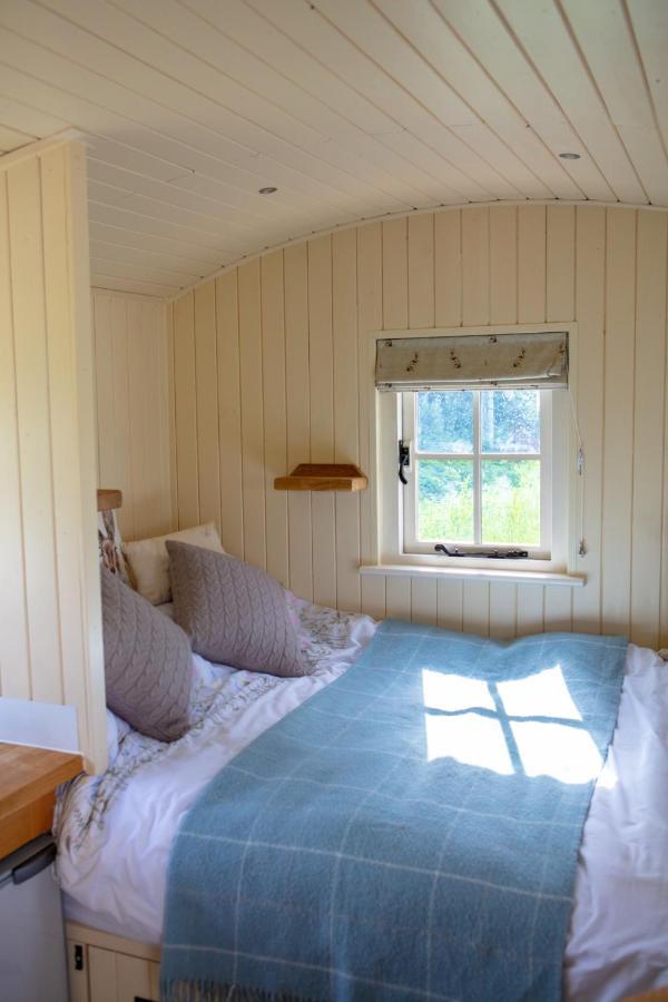 Romantic Secluded Shepherd Hut Hares Rest Southwick  Bagian luar foto