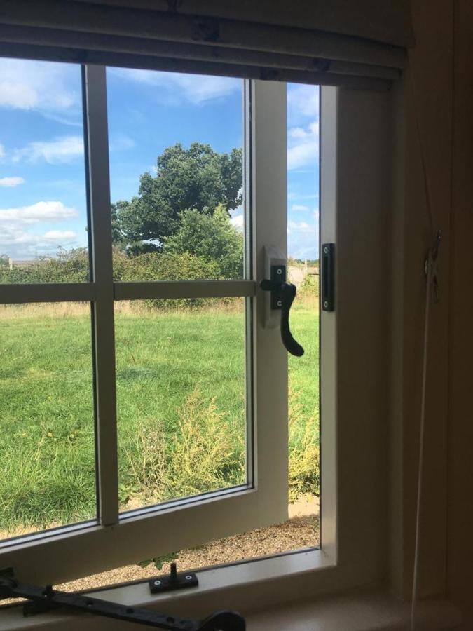 Romantic Secluded Shepherd Hut Hares Rest Southwick  Bagian luar foto